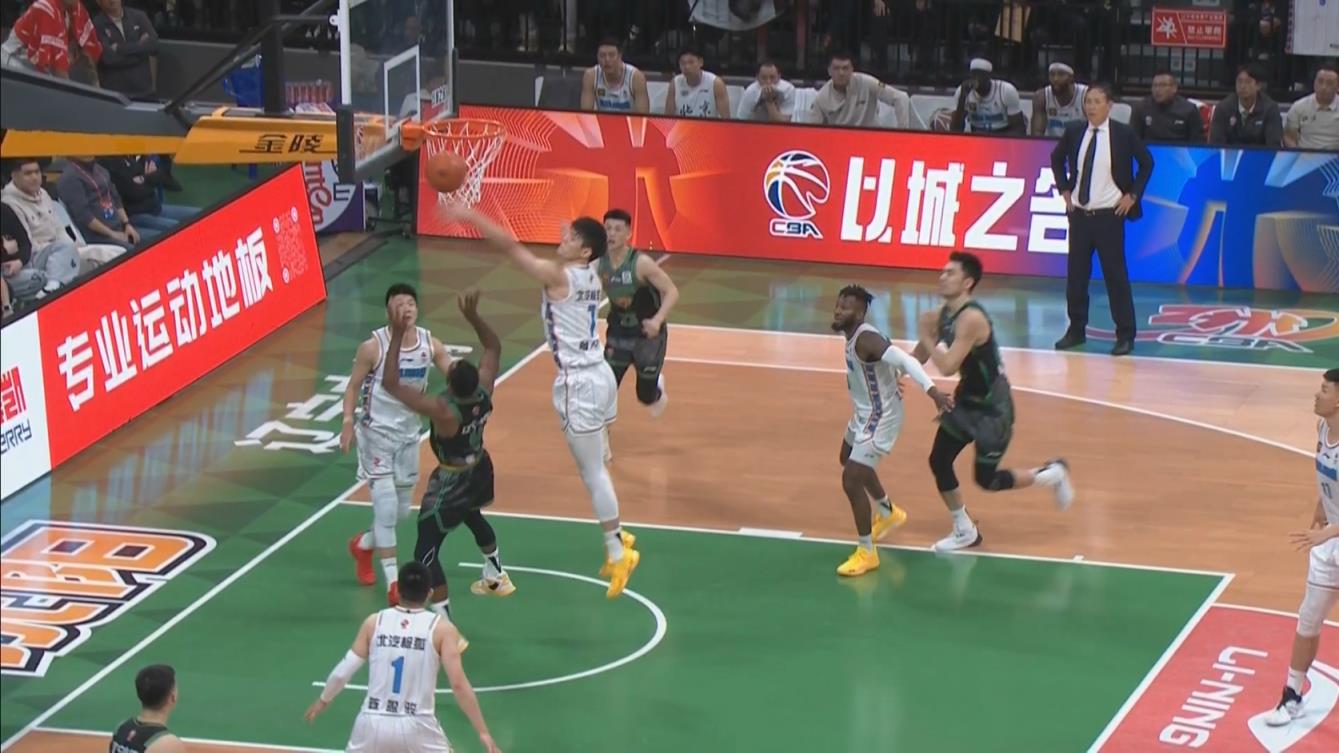 曾凡博釘板血帽弗格上籃 本場個人第6個蓋帽！